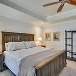 Modern Okc Retreat Half-Mile To Plaza District!