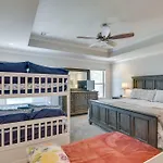 Modern Okc Retreat Half-Mile To Plaza District!