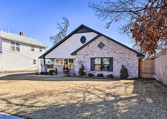 Modern Okc Retreat Half-Mile To Plaza District!