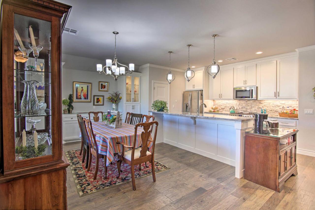 Holiday home Modern Okc Retreat Half-mile To Plaza District! *