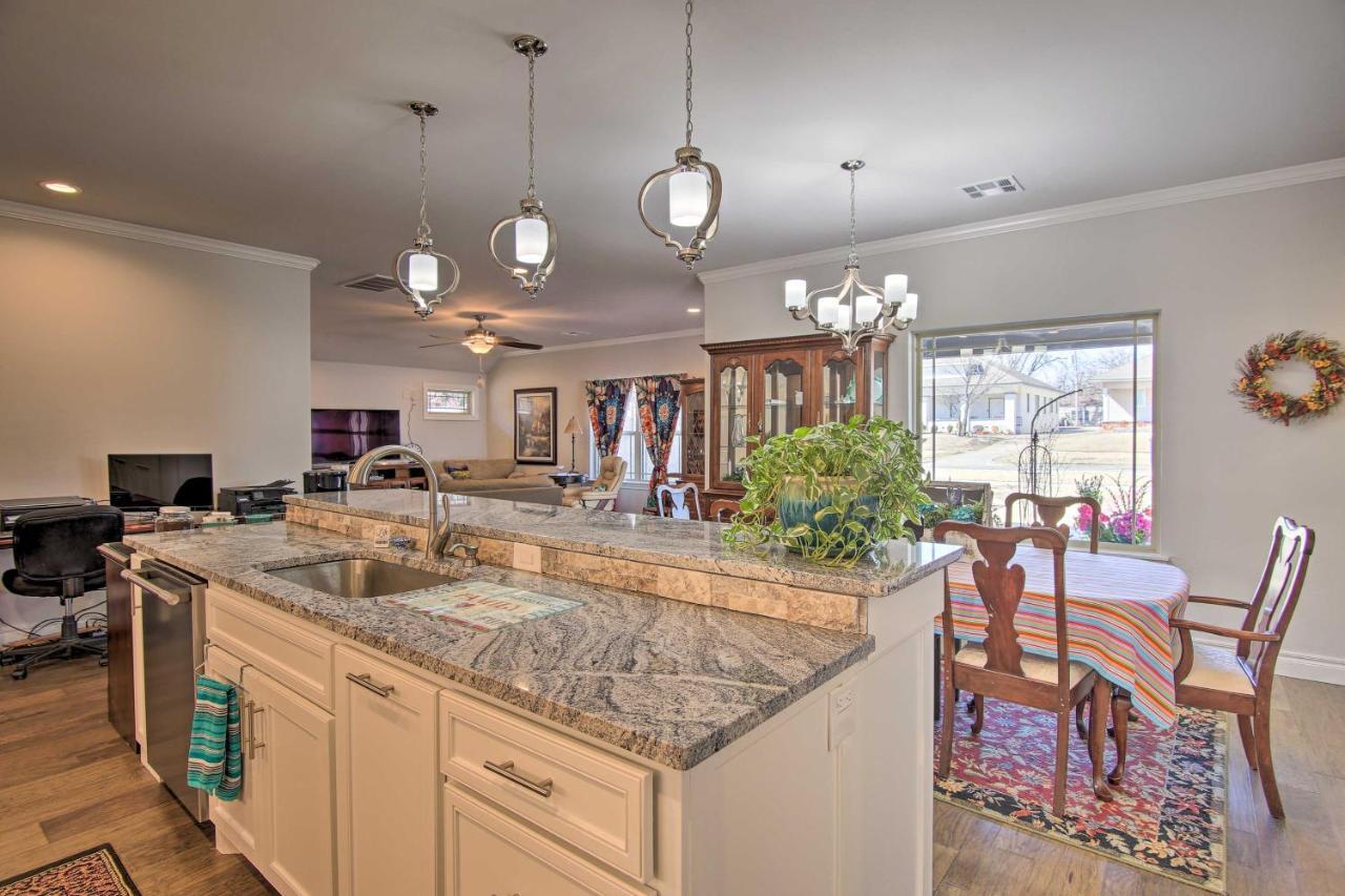 Holiday home Modern Okc Retreat Half-mile To Plaza District! *