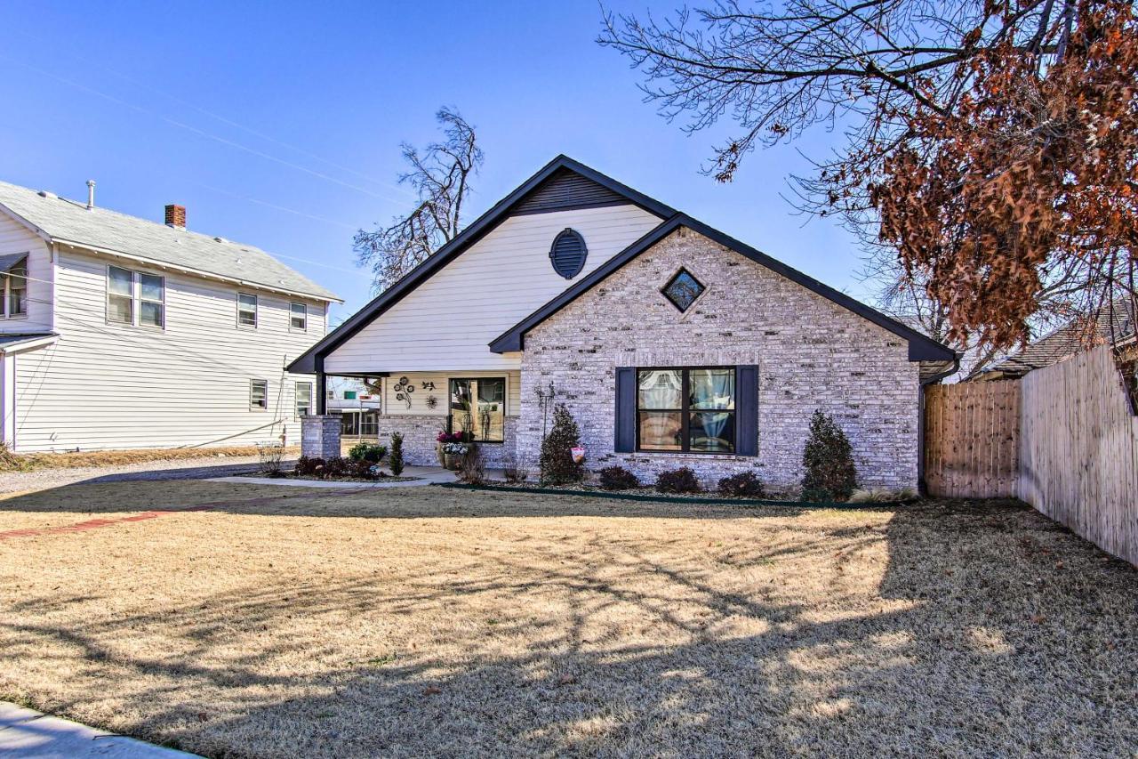 Modern Okc Retreat Half-mile To Plaza District! *