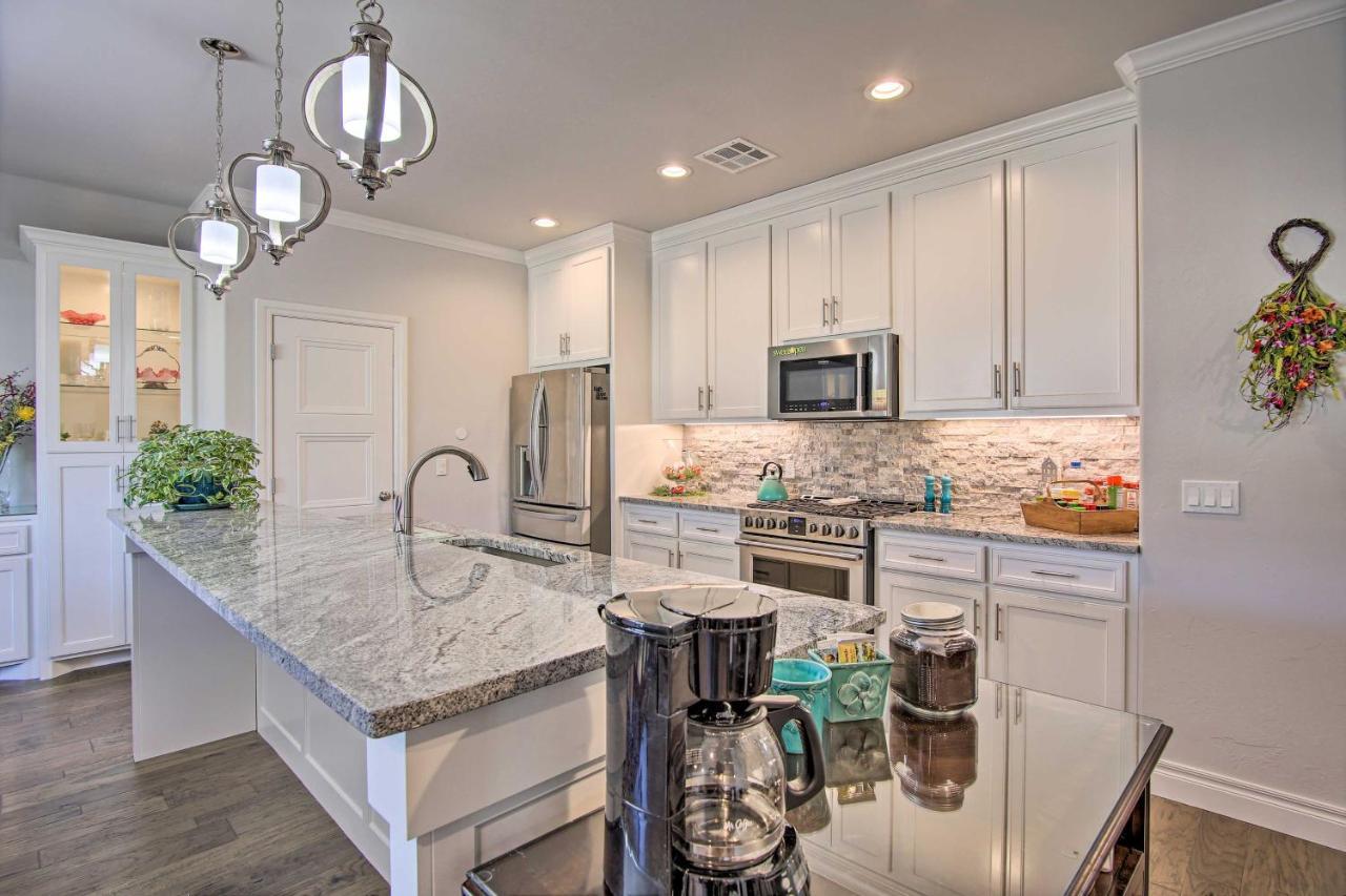Modern Okc Retreat Half-mile To Plaza District! Holiday home *