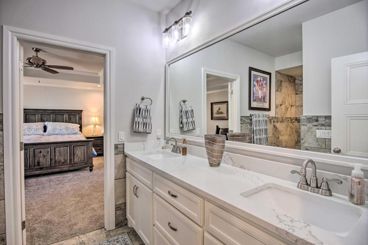 Holiday home Modern Okc Retreat Half-mile To Plaza District!