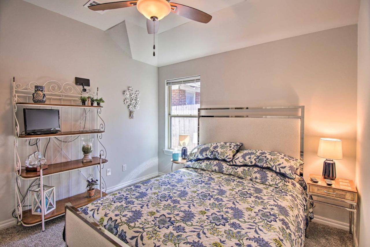 Holiday home Modern Okc Retreat Half-mile To Plaza District!