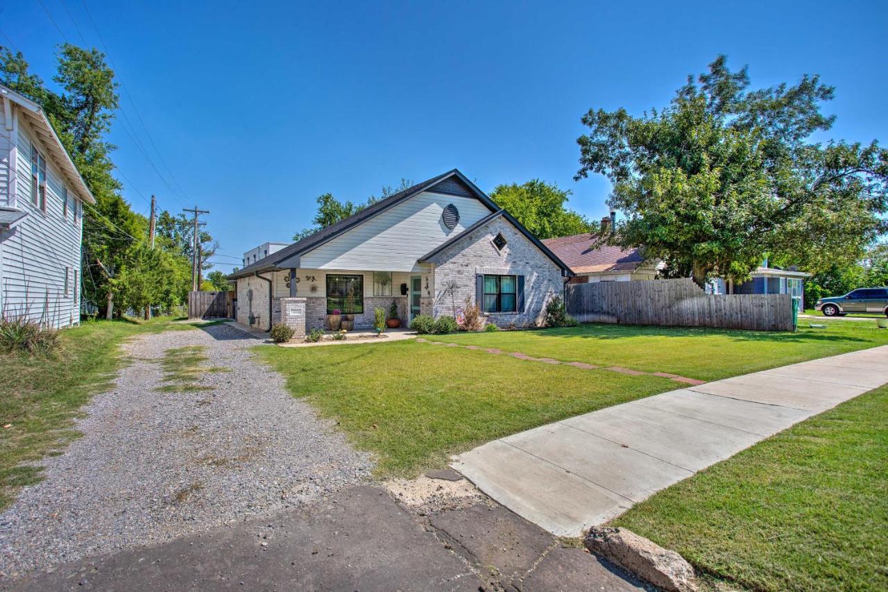 Holiday home Modern Okc Retreat Half-mile To Plaza District! *