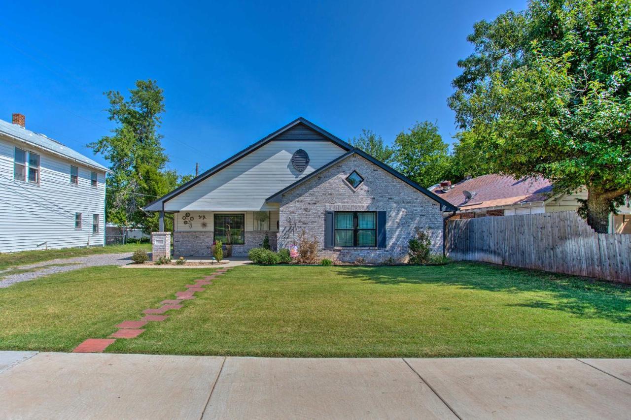 Holiday home Modern Okc Retreat Half-mile To Plaza District! Oklahoma City