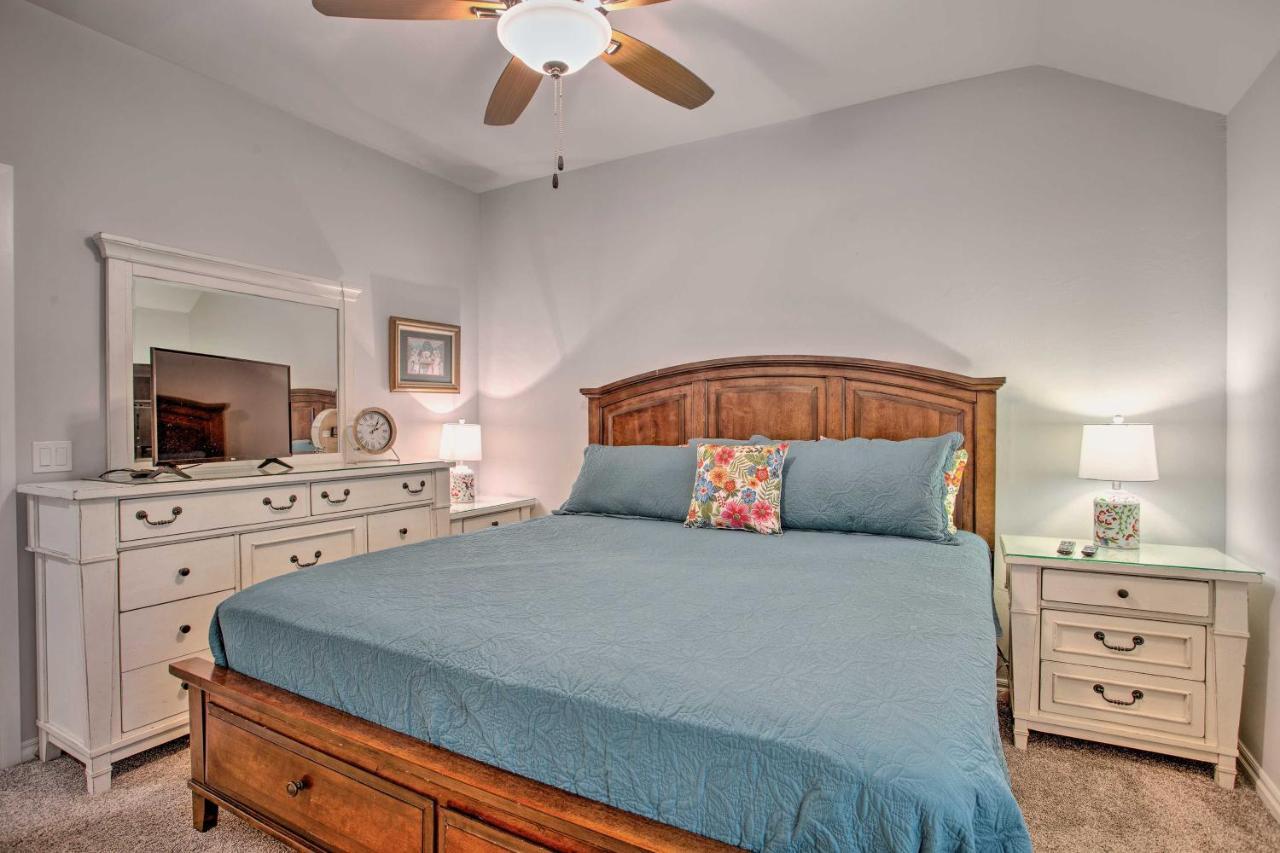 Holiday home Modern Okc Retreat Half-mile To Plaza District! *