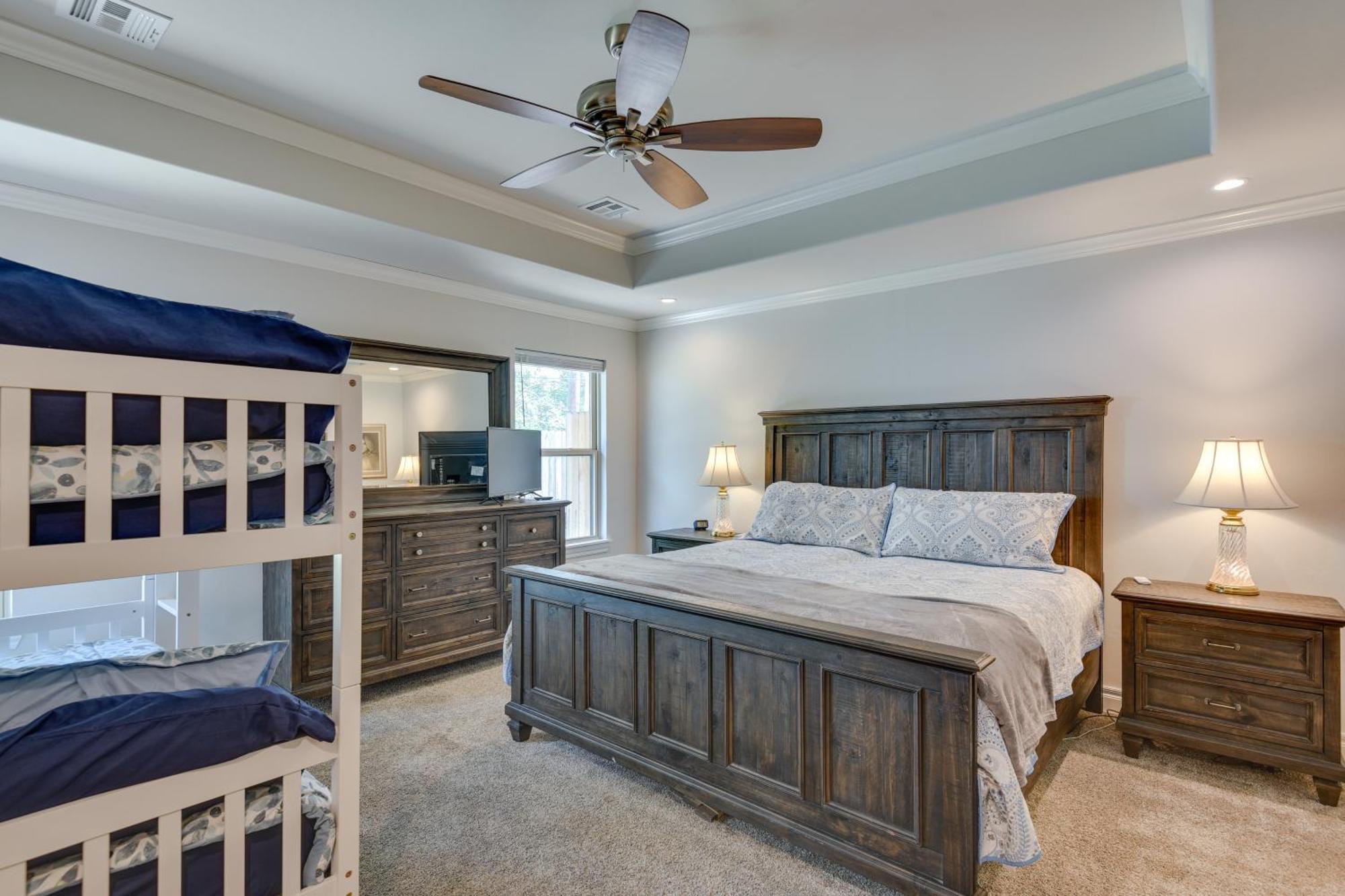 Modern Okc Retreat Half-mile To Plaza District! Oklahoma City
